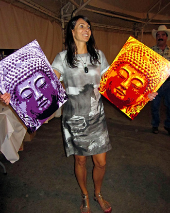 Linda with Buddhas